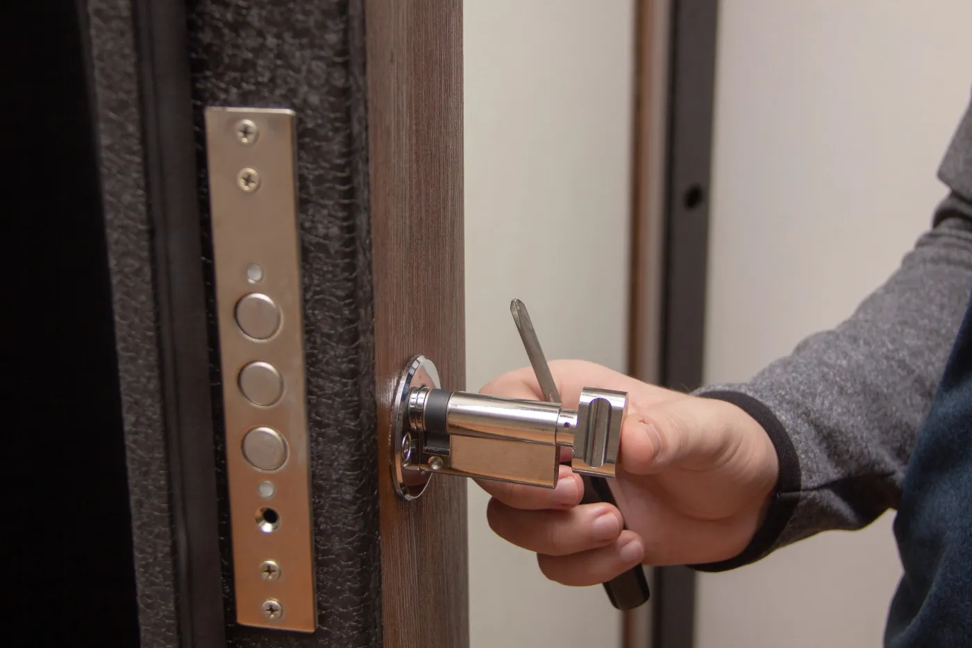 Changement d'un cylindre de serrure sur une porte d'entrée à Sucy-en-Brie